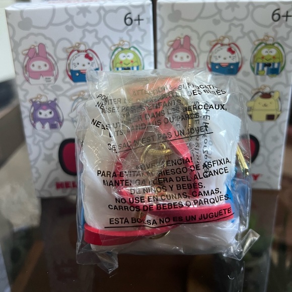 Hello Kitty and Friends Miniature Collectible Bag Charm / Keychain - Picture 4 of 4